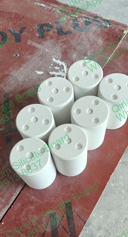 Charge hochdichter Calciumsilikat Formteile Rumibord T/4720-L14Z vor der Verpackung